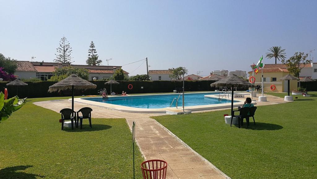 Holidays2torremolinos De 3 Con Terraza Y Piscina Comunitaria Apartment *