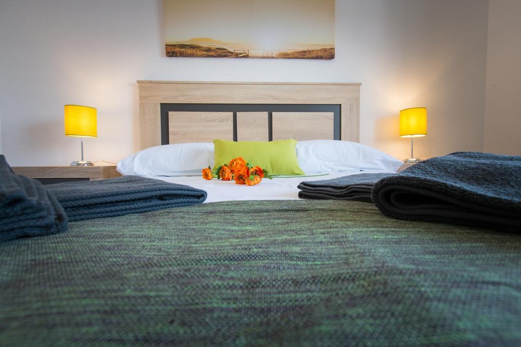 Holidays2torremolinos De 3 Con Terraza Y Piscina Comunitaria Appartamento