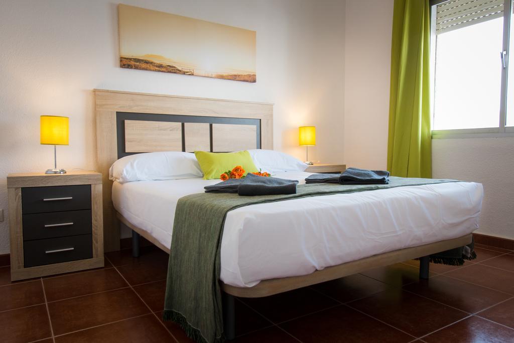 Holidays2torremolinos De 3 Con Terraza Y Piscina Comunitaria *