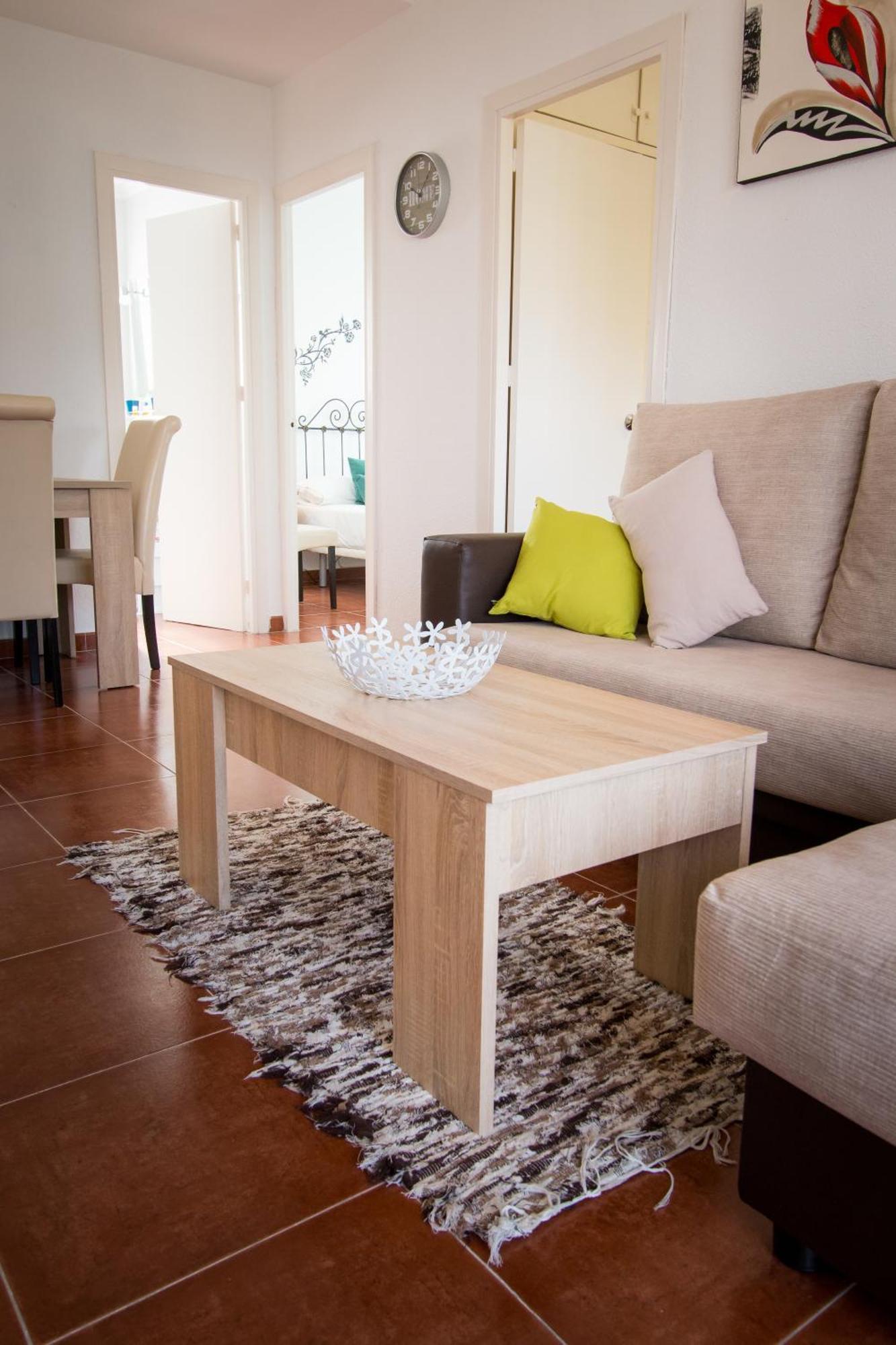 Holidays2torremolinos De 3 Con Terraza Y Piscina Comunitaria Appartamento *
